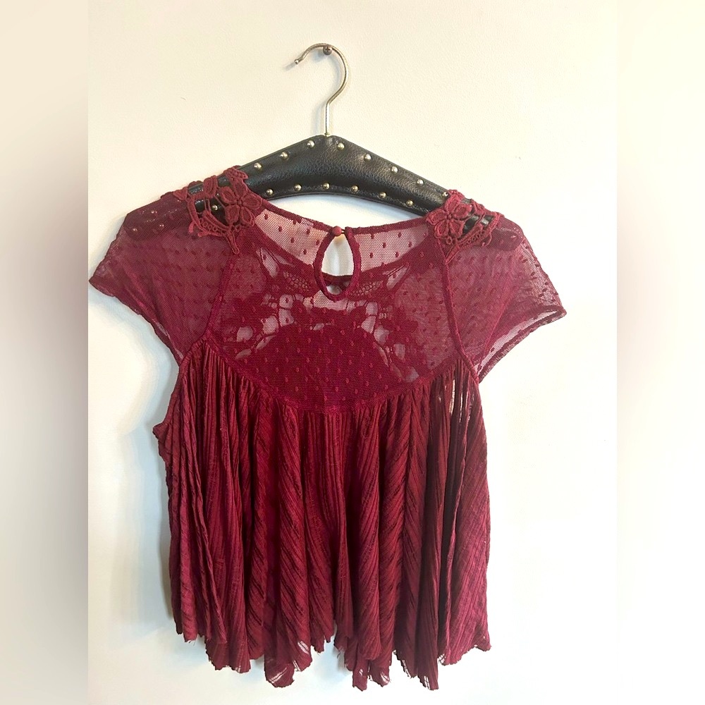 Free People lacy free edge burgundy blouse! ✌️